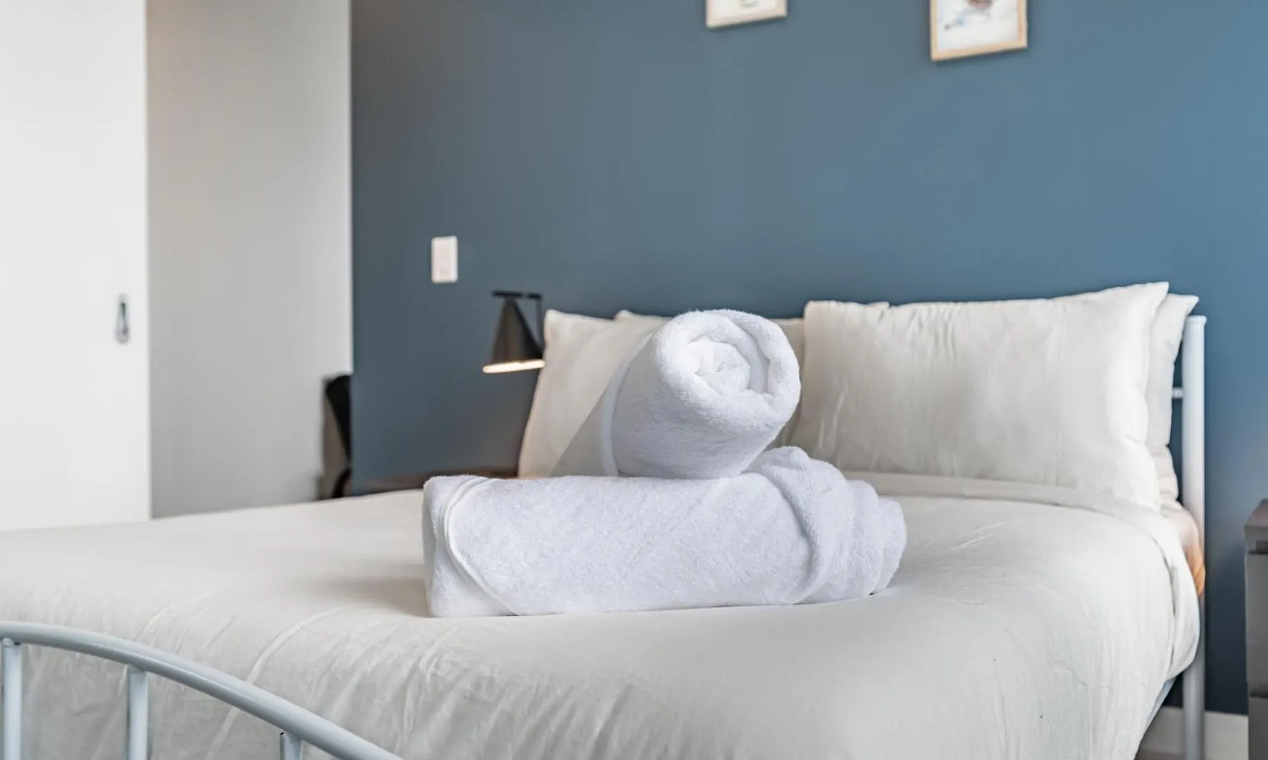 Downtown Suites 1 Toronto Apartment