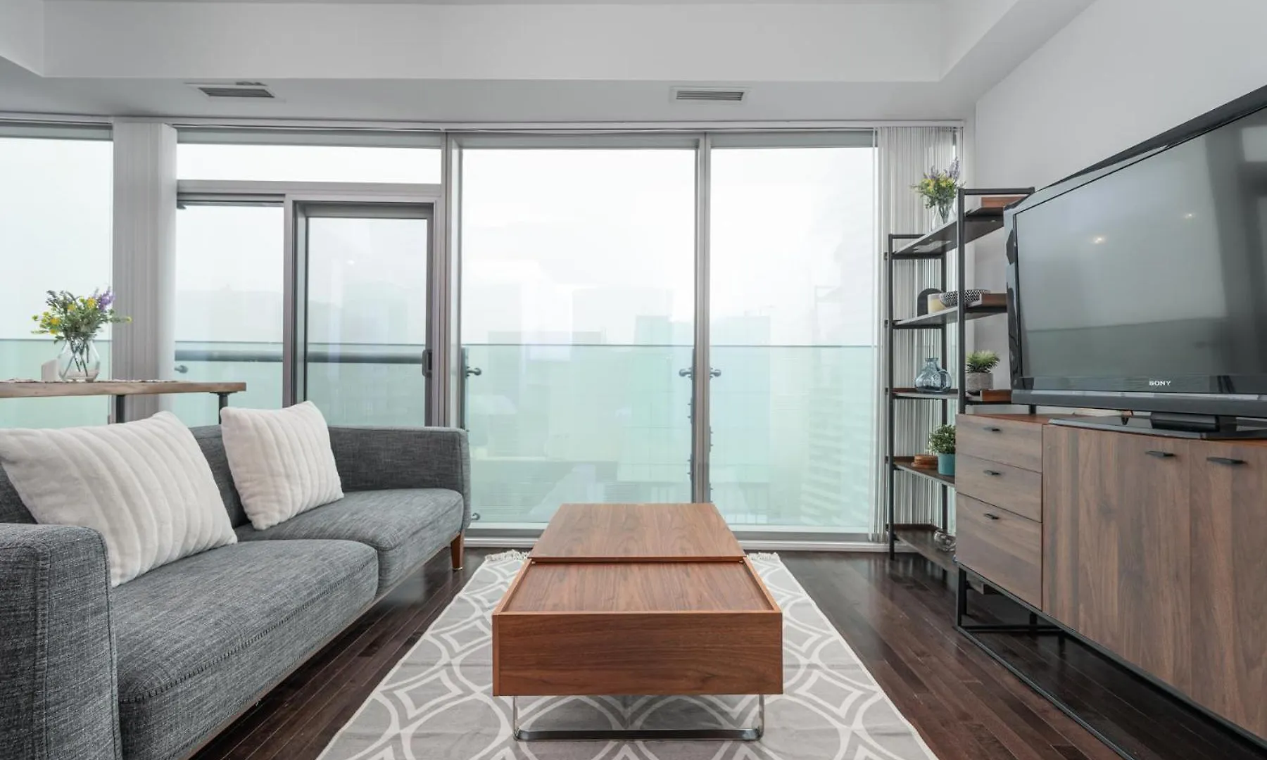 Апартаменты Downtown Suites 1 Торонто