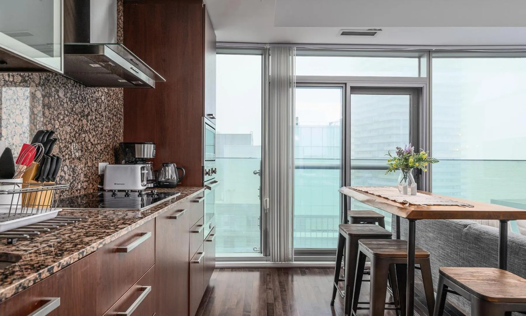 Downtown Suites 1 Торонто Апартаменты