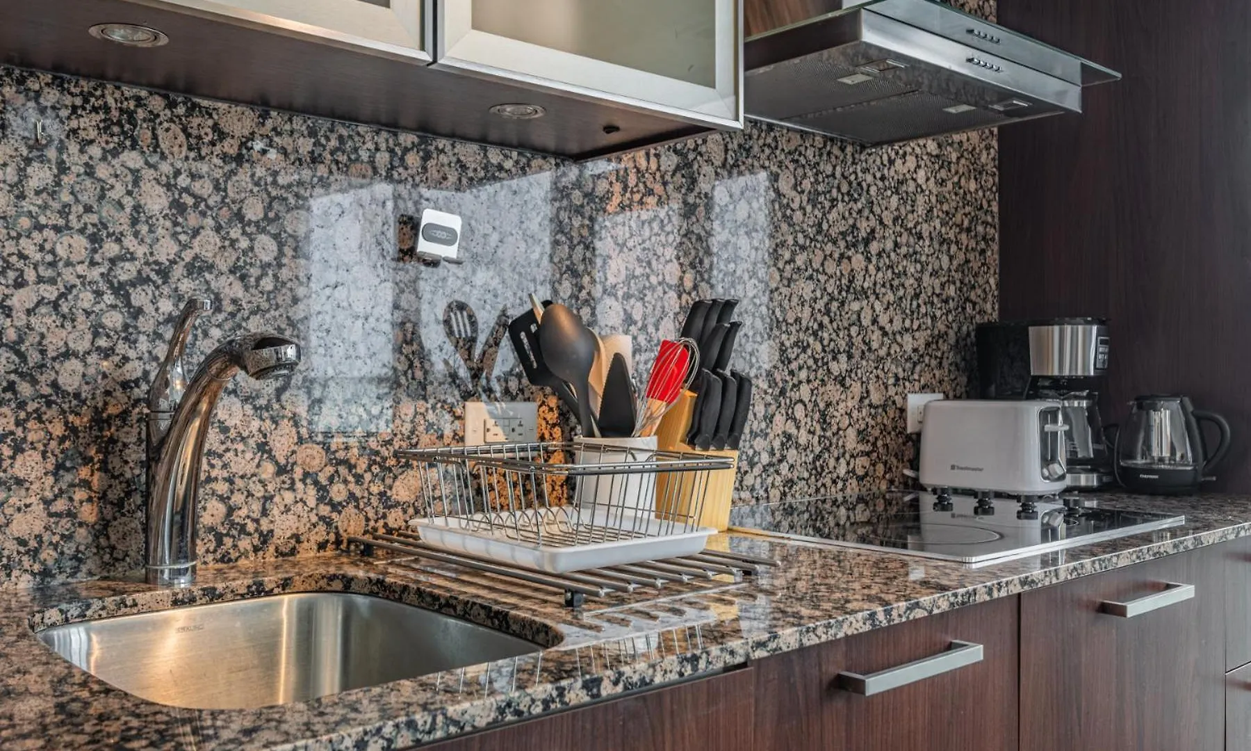 Downtown Suites 1 Toronto Apartment